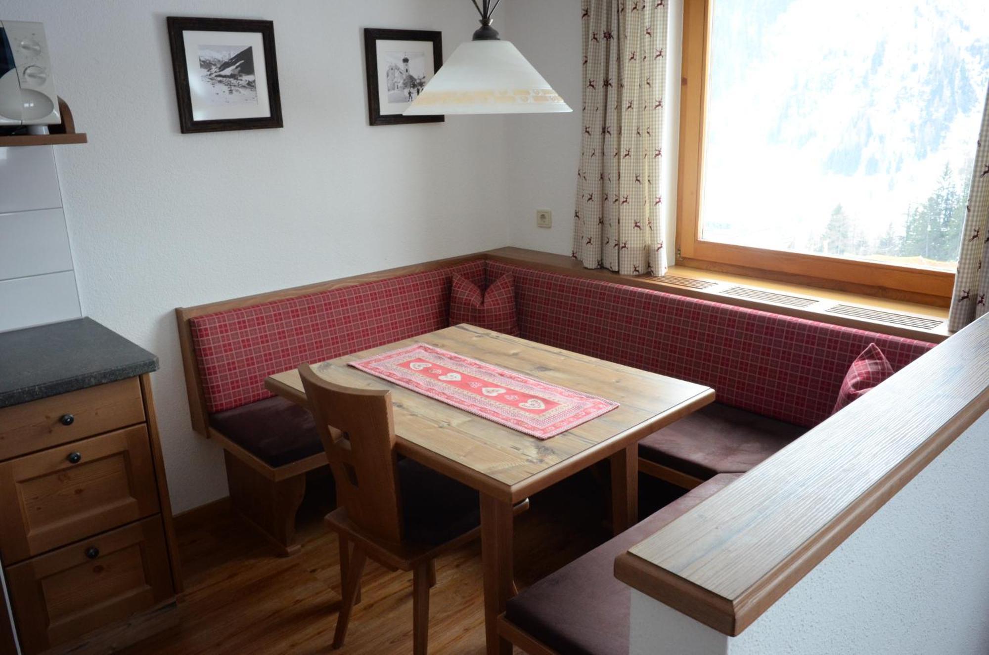 Appartements Tschol Martin Sankt Anton am Arlberg Ruang foto